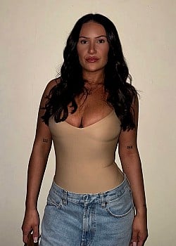 Kira Catto image 2 of 4