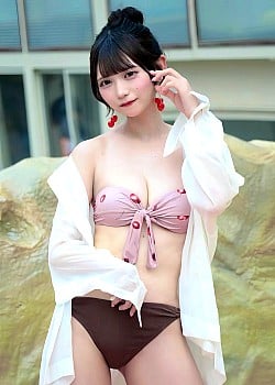 Kirari Komomo image 2 of 4