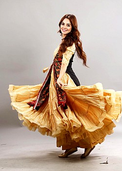 Komal Meer image 2 of 4