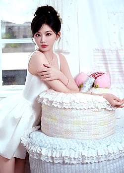 Kong Xueer image 4 of 4