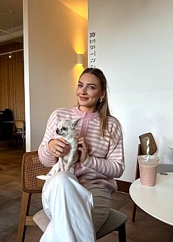 Kori Blonde image 2 of 3