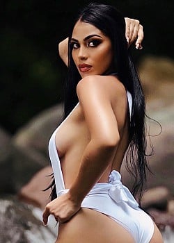 Kristhel Sanz image 2 of 2