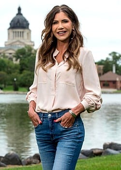 Kristi Noem image 1 of 2