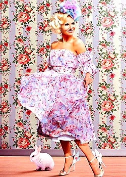 Kristin Chenoweth image 3 of 4