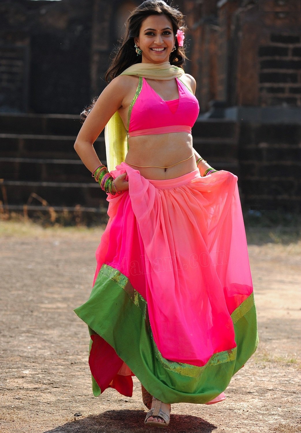 Kriti Kharbanda - Free pics, galleries & more at Babepedia