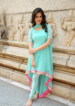 Kriti Kharbanda image 4 of 4