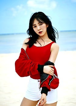 Kwon Mina image 1 of 3