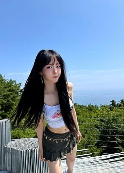 Kwon Na Yeon image 2 of 3