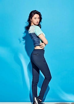 Kwon Nara image 2 of 4