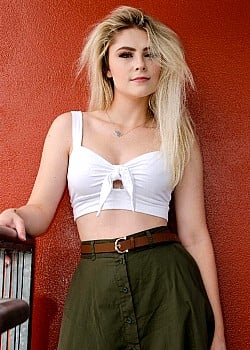 Kya Heinze image 3 of 3