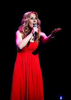 Lara Fabian image 4 of 4