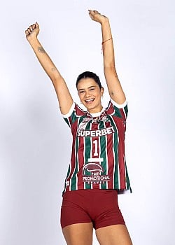Lara Nobre