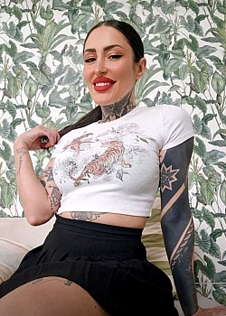 Lara Vega image 4 of 4