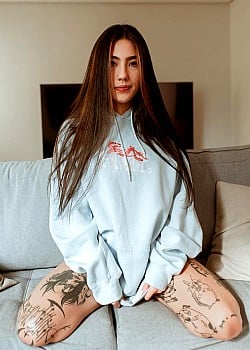 Larissa Mayumi image 1 of 4