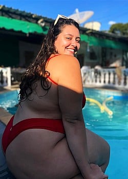 Larissa Oliveira image 2 of 4