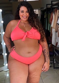 Larissa Oliveira image 3 of 4