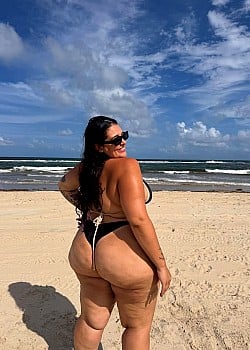 Larissa Oliveira image 4 of 4