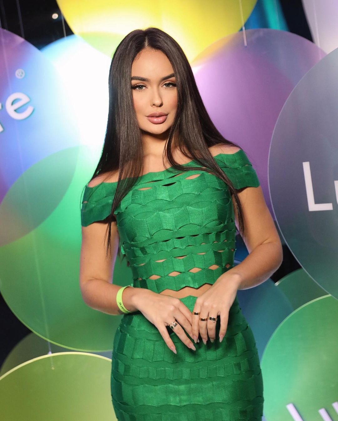 Larissa Santos - Free pics, galleries & more at Babepedia