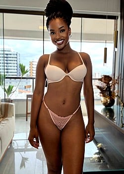 Larissa Silva image 4 of 4
