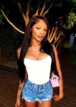 Lashaelee image 2 of 2