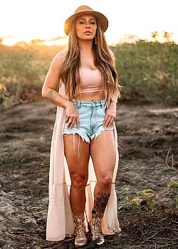 Lauana Prado image 1 of 2