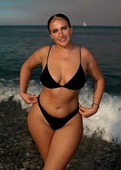 Laura Gold image 2 of 4