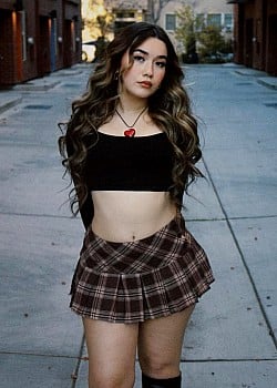 Laura Grace (Instagram) image 4 of 4