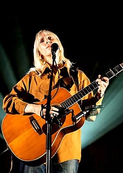 Laura Marling image 3 of 3