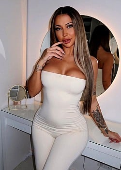 Laura Moradi image 3 of 4