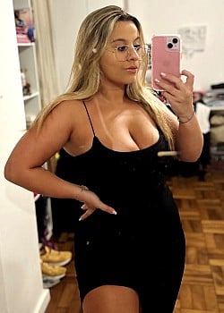 Laura Vitola image 2 of 4