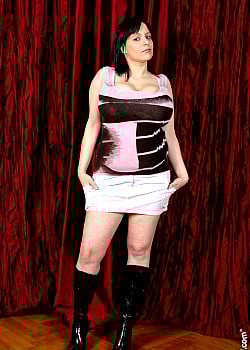 Laurella image 2 of 4