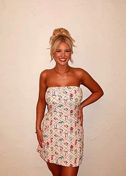 Lauren Denton image 3 of 4