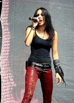 Lauren Harris image 2 of 3