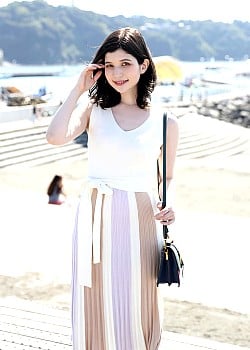 Lauren Karen image 2 of 2