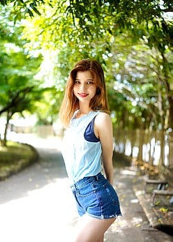 Lauren Karen image 3 of 4