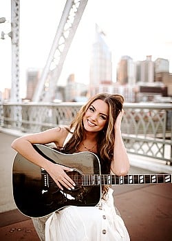 Lauren Mascitti image 1 of 3
