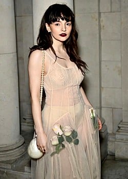 Lauren Mayberry image 3 of 3