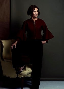 Laurie Metcalf image 2 of 3