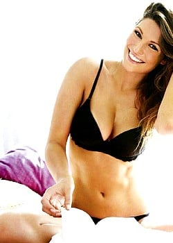 Laury Thilleman image 3 of 4