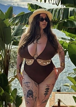 Lavinia Bazavan image 1 of 4
