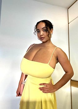 Layla Dominiq image 1 of 3
