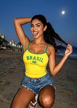 Layla Menara image 4 of 4