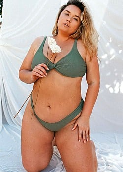 Layni Chamberlain image 2 of 4