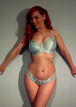 Le Curvy Kitten image 3 of 4