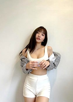 Le Thi Khanh Huyen image 2 of 4