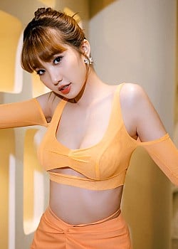 Le Thi Khanh Huyen image 3 of 4
