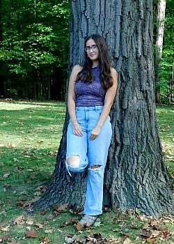 Leah Gordon image 2 of 3