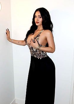 Leah Kateb image 4 of 4