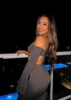 Leah Raquel image 2 of 2