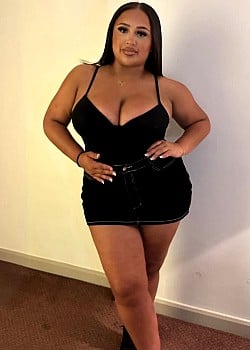 Leah Renee image 2 of 3